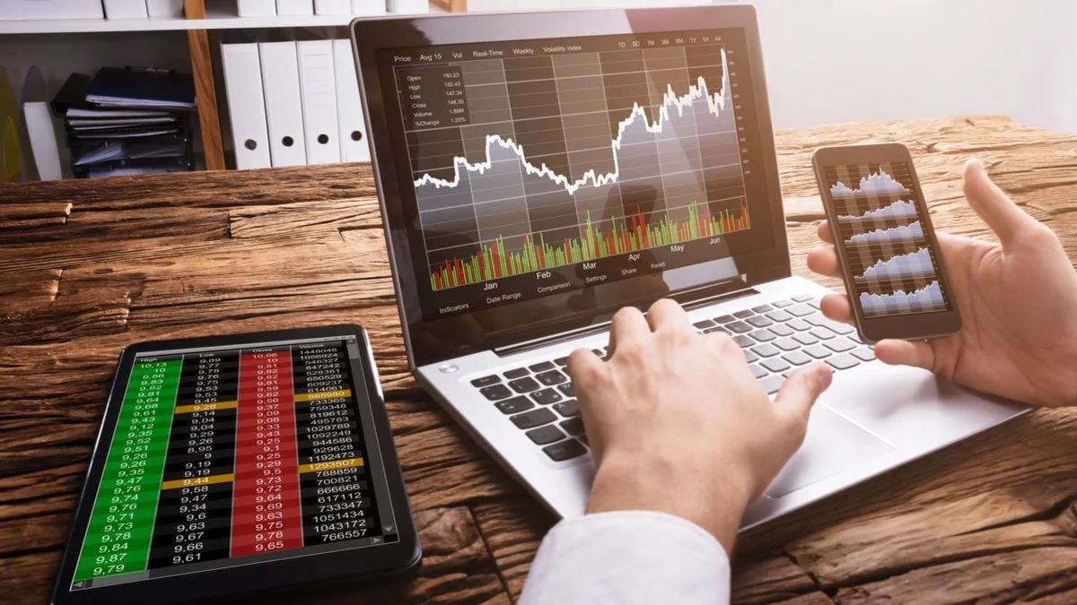 Copy Trading During Rollovers trade copier guide