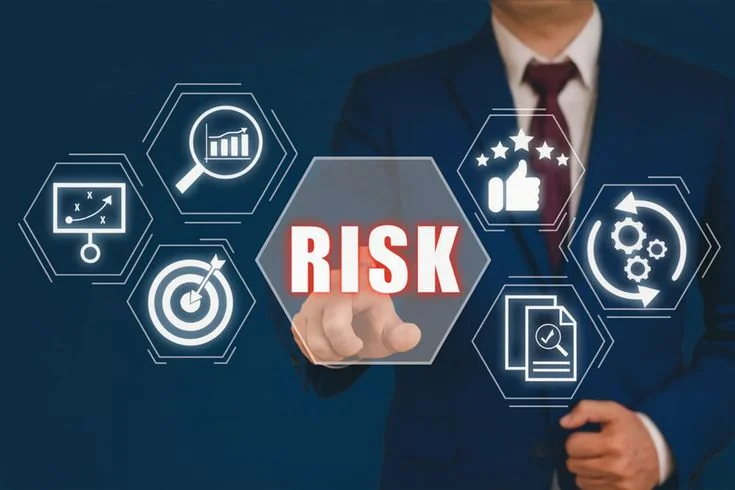 Risk Management Tools for Brokers: What to Monitor in Real Time – Alert! Your Portfolio's on the Brink!